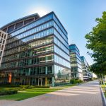 האם כל אחד יכול להשקיע ולהרוויח מנכסי נדל”ן?