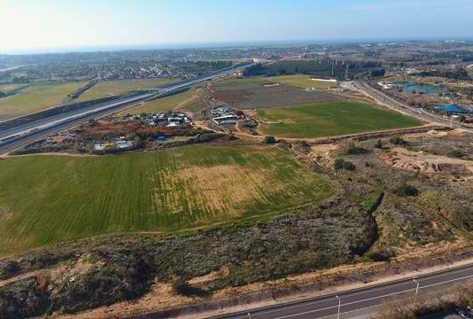 תוכנית הענק שעיריית רעננה יוזמת ומתכננת: קרקעות במערב רעננה שייבנו עליהן אלפי מ”ר של משרדים יימכרו לבעלי הון עצמי של 350,000 ₪. אטרה נדלן