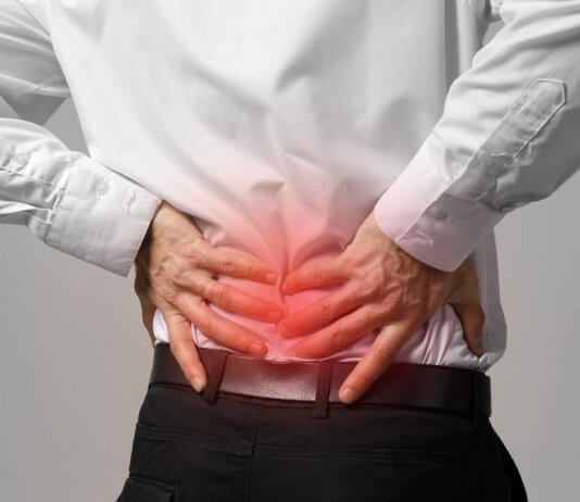 כבר נמאס לכם לסבול מכאבי גב וברכיים? הכירו את בי-קיור לייזר – הפתרון שכולכם חיכתם לו!