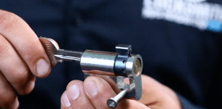 ״בגיל 70 כבר דוחים אותך בכל עבודה״: גדי כהן (70) חושף כיצד הוא מרוויח 800 שקלים ביום בפחות מ-3 שעות עבודה