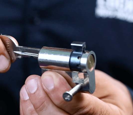 ״בגיל 70 כבר דוחים אותך בכל עבודה״: גדי כהן (70) חושף כיצד הוא מרוויח 800 שקלים ביום בפחות מ-3 שעות עבודה