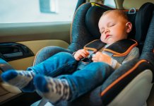 הורים לפעוטות? פיתוח ישראלי סופר חכם המבטיח שלא תשכחו את הילד ברכב!