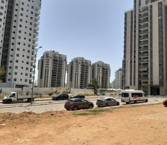 עסקה נדירה: קרקע מיועדת למגורים- המקנה זכות לדירה בבנייה רוויה! במבואה המערבית של הוד השרון – החל מ- ₪399,000 בלבד. פוטנציאל רווח של מאות אחוזים בתקופה קצרה!