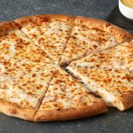 פאפא ג’ונס מגיעה לזכרון יעקב