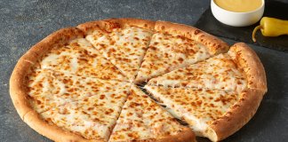 פאפא ג’ונס מגיעה לזכרון יעקב